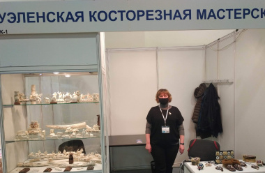 Работы уэленских косторезов отметили на выставке-ярмарке народных художественных промыслов России «Ладья»